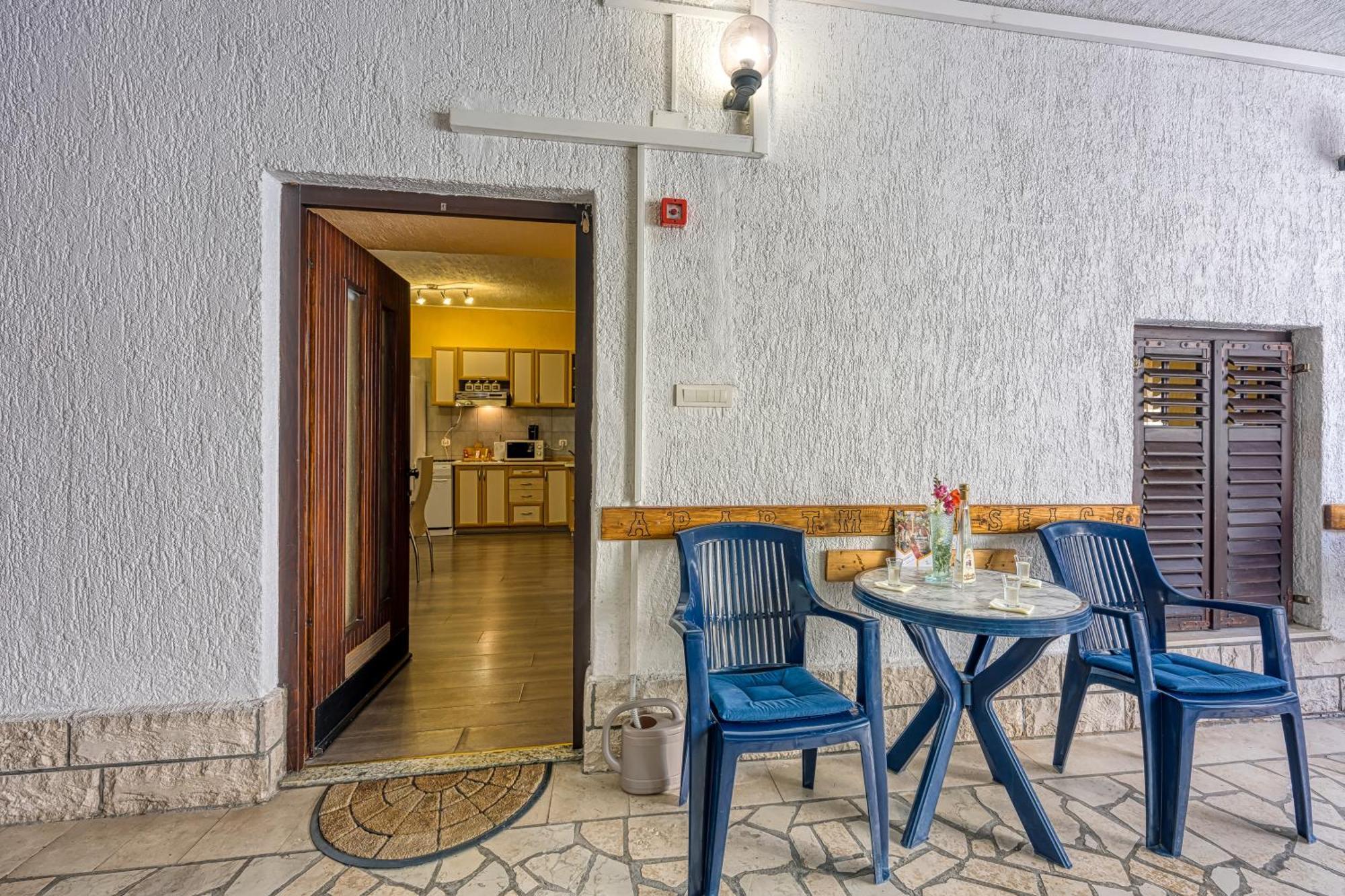 Apartments Cindric Selce Exterior foto